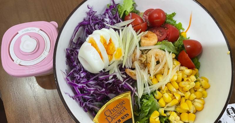 Mot vai loai salad khac nhau an kem sot me rang